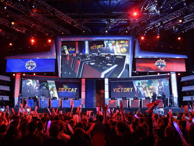 韩轶透露：[ xiye ]将在传奇杯结束后重新加入[ Top Esports ]担任教练。