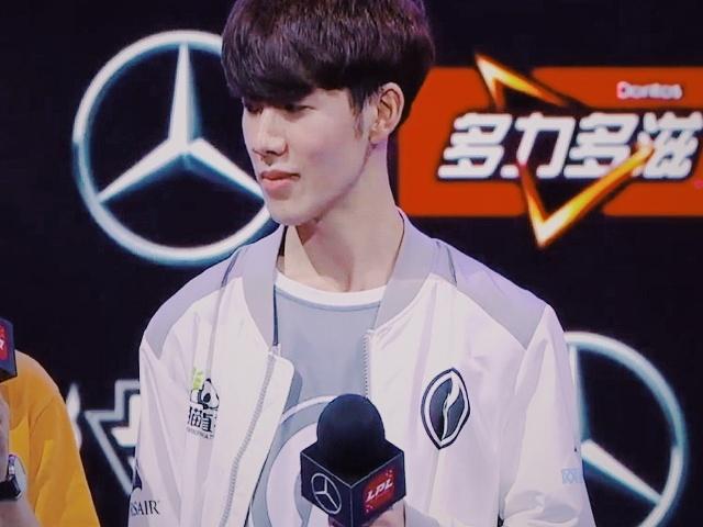 Dplus KIA 输给了 Hanwha Life Esports 在五场比赛中，并在 LCK Cup 中遭遇了他们的首次失利