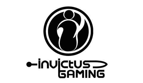 资讯枪林弹雨的沙滩上，一个人四处背着敌人，让队友向他开炮